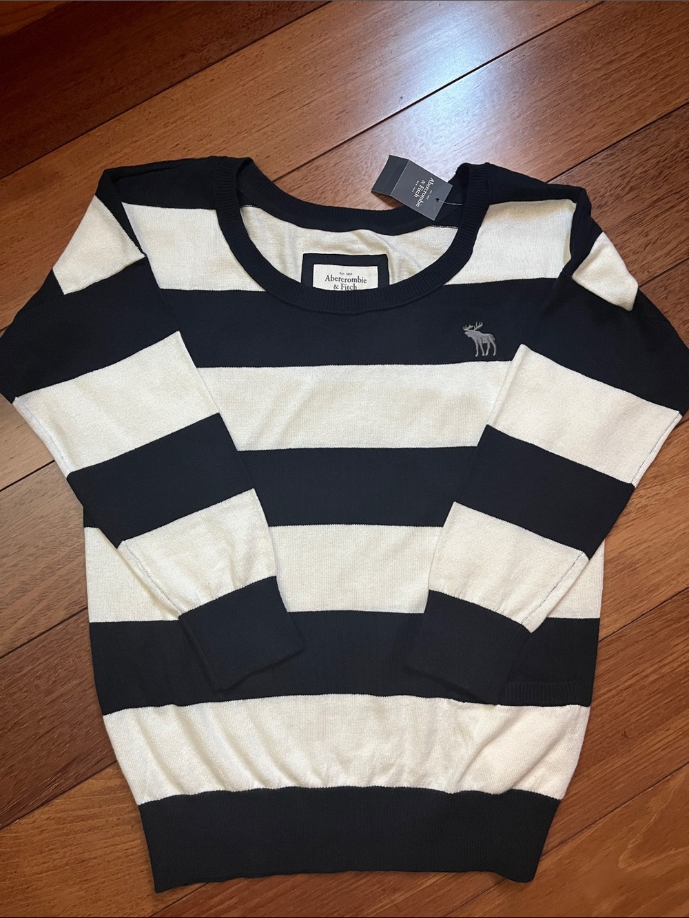 NWT Y2K Abercrombie Moose Logo Sweater